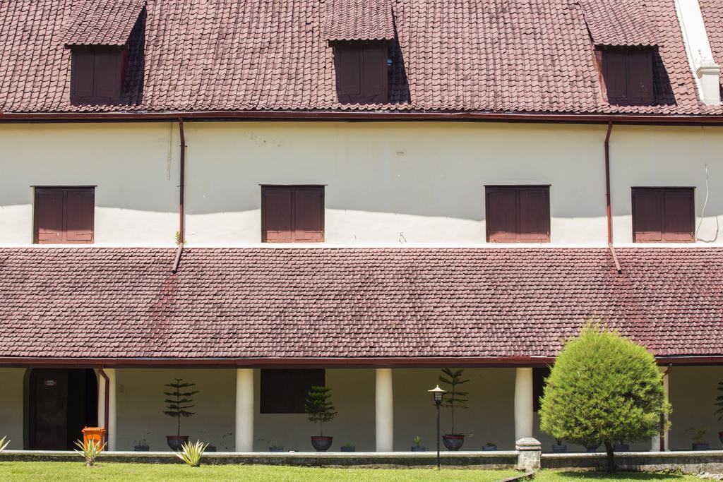 Amaris Hotel Hertasning Makassar Exterior foto